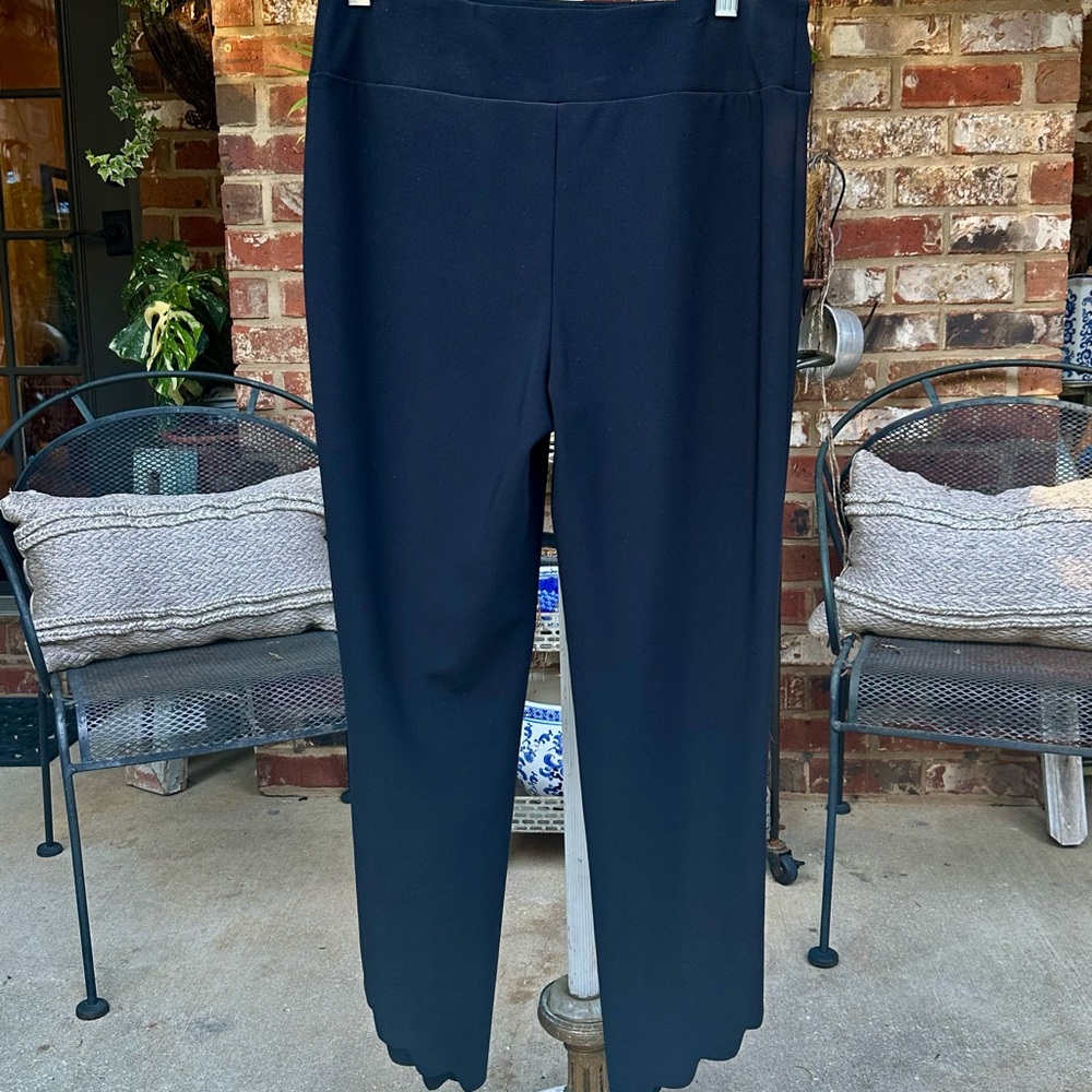 Joseph Ribkoff Classic Black Cropped Scalloped Pants size 12.